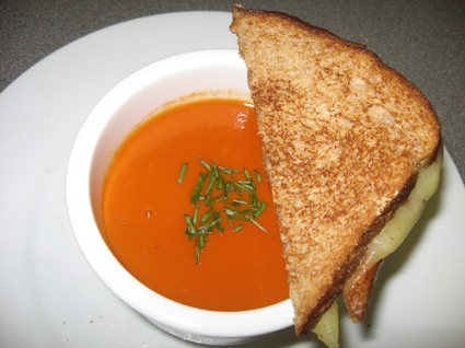 grilled-cheese-tomato-soup