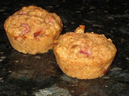 oatmeal-strawberry-muffins